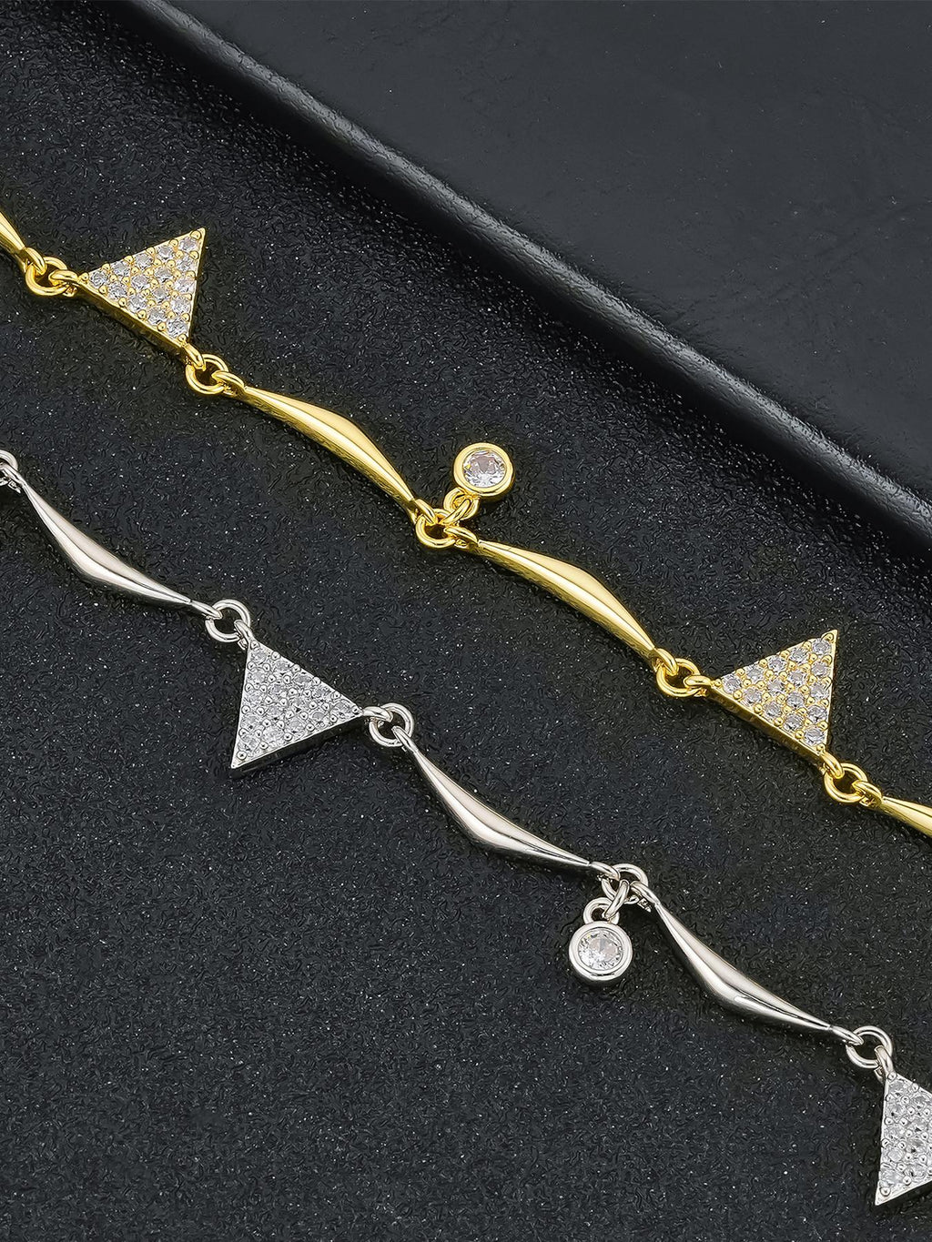 Triangle CZ Chain
