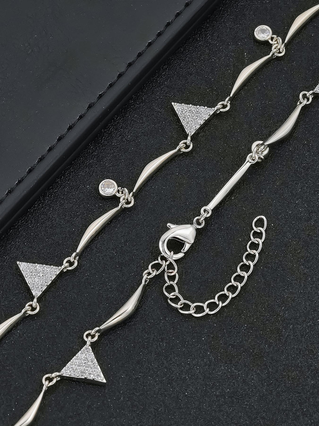 Triangle CZ Chain