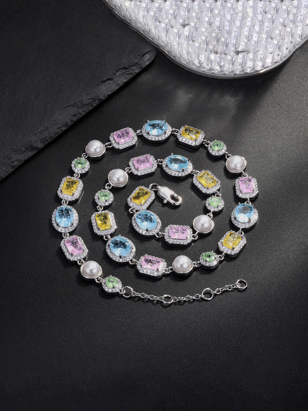 Geometric Color CZ Chain